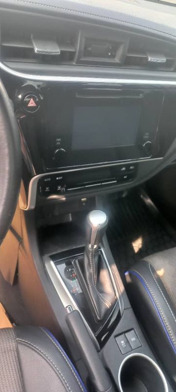 Thumbnail 6 of 2018 TOYOTA Corolla SE
